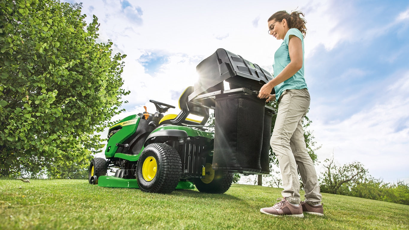 John Deere X127 Ride On Lawn Tractor 107cm Cutting Deck Hydrostatic Garden Riding Mower