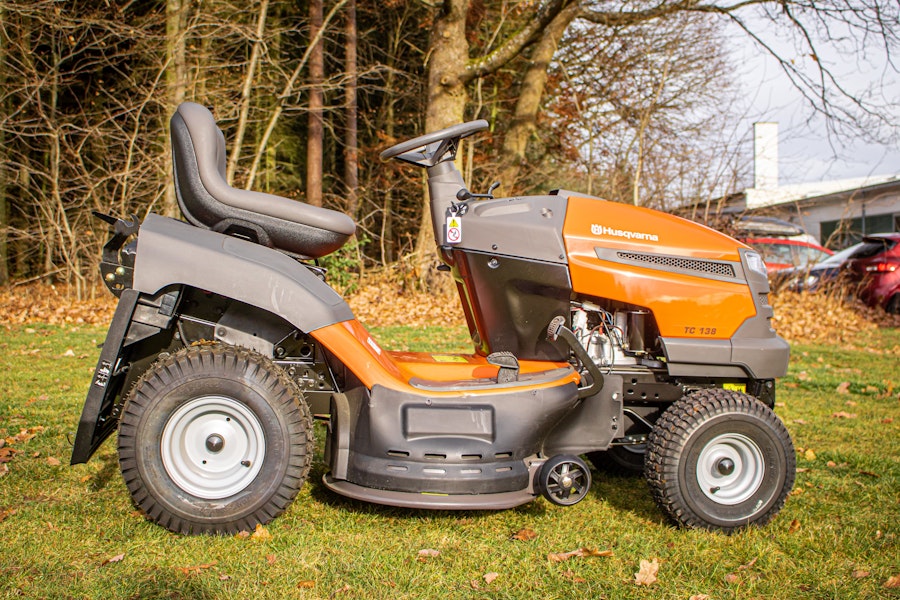 Husqvarna TC 138 Ride On Lawn Tractor 97cm Rear Grass Collector Garden Riding Mower